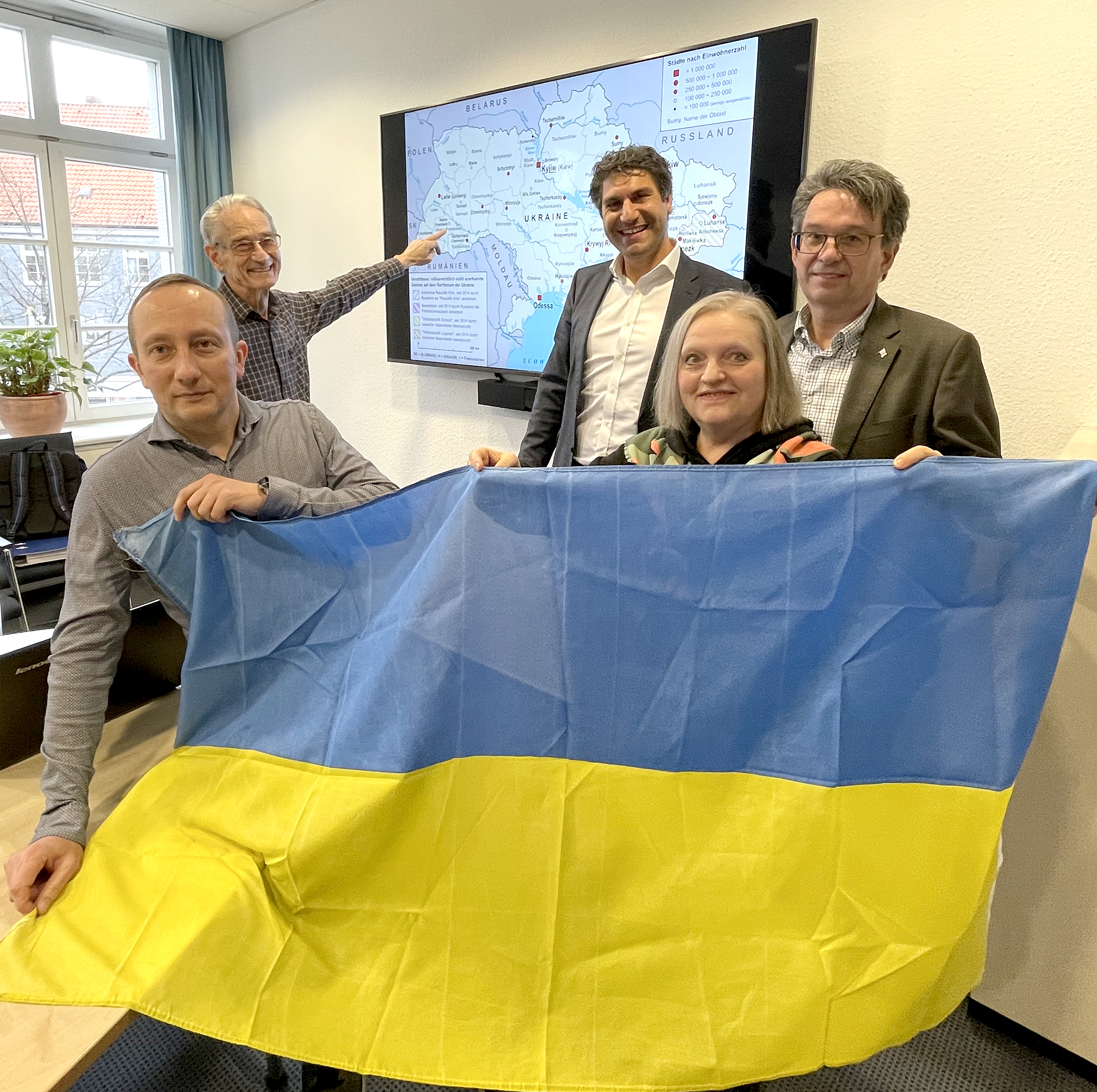 Oleksandr Rudnik, Wolfgang Ehlers, Christian Schug, Marina Zaslavskaya und Bürgermeister Dr. Eckhard Ruthemeyer.